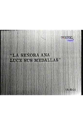 La señora Ana luce sus medallas