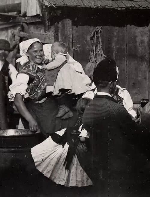 Home Life of a Hungarian Family afişi