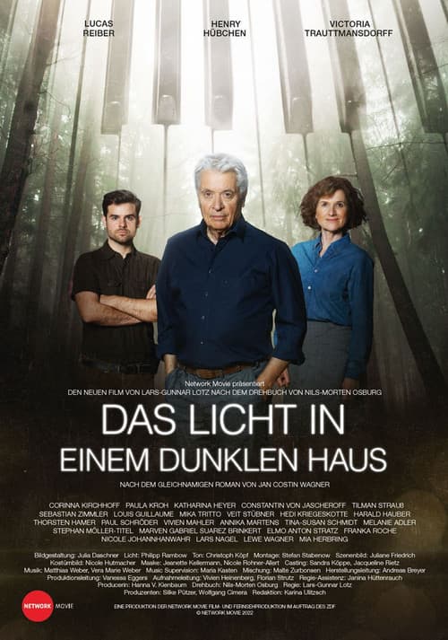 Das Licht in einem dunklen Haus afişi