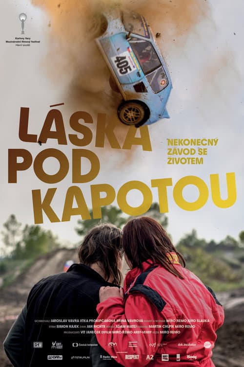 Láska pod kapotou afişi