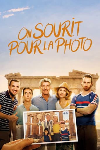 On sourit pour la photo afişi