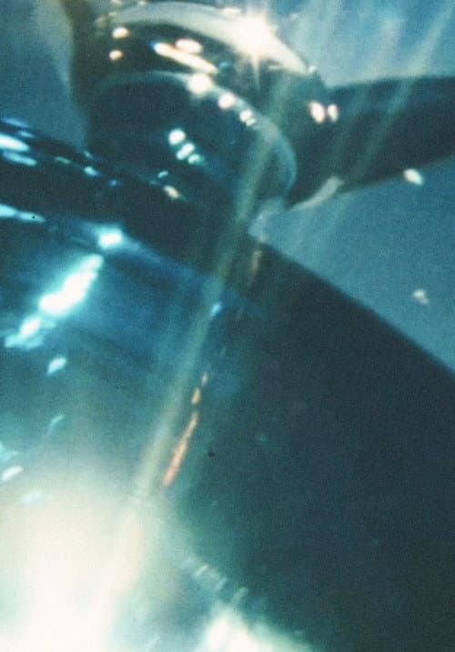 A Film That Uses a Cheap Wine Glass to Consider Light afişi